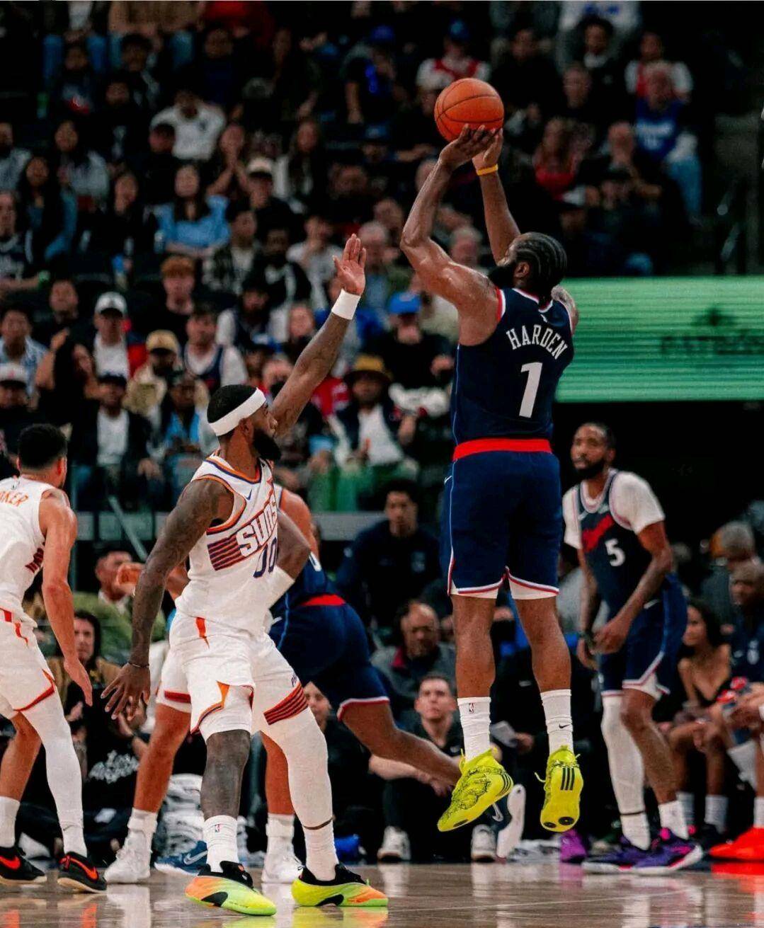 里程碑夜！纽约尼克斯门线救险，CBA常规赛国际比赛日刷纪录，悬念犹存，年轻球员得到机会的简单介绍