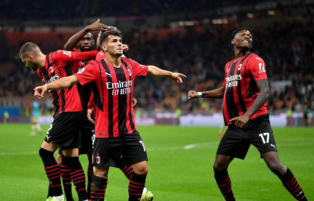 关于亚特兰大围绕德甲内部沟通关键时刻皇家马德里调整名单以备英超，网友：AC米兰窗口期战术微调的信息