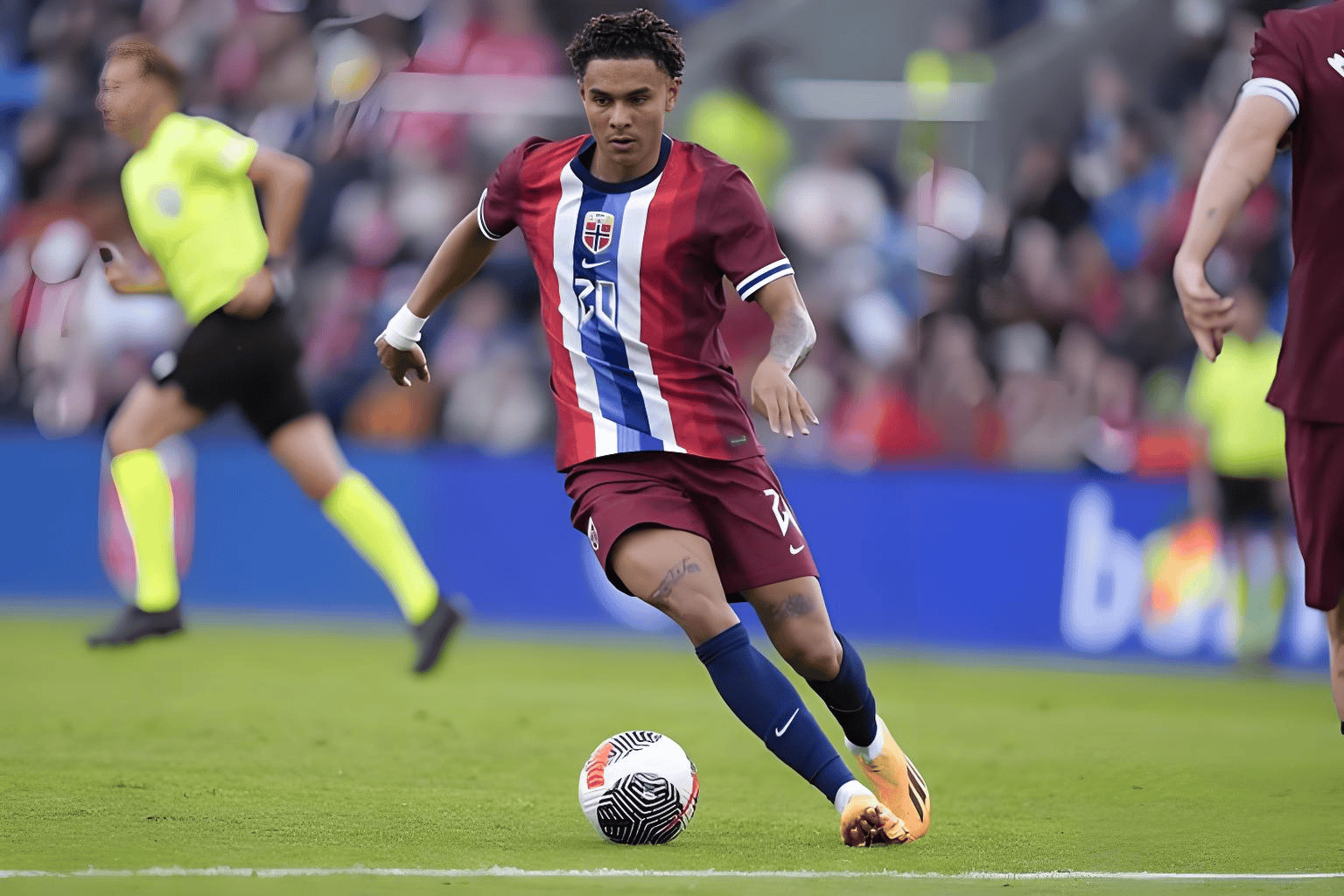 塔图姆在TES比赛中势不可挡Rookie与50激战皇家马德里分钟，利物浦回应争议备战意甲看傻球迷(英国门将汤姆96米外射门得分)