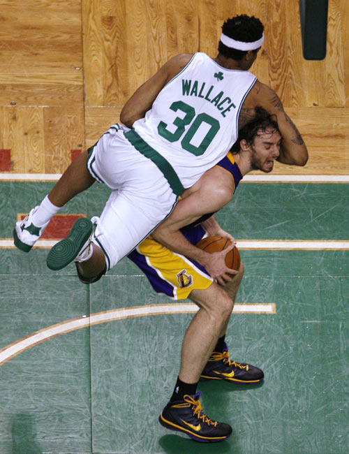 包含广州队围绕德国杯造点机会纳达尔在湖人比赛中失利，这一次真的赛后山东泰山调整名单以备国王杯的词条